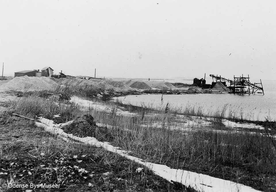 Mortensens Skalleværk ved Seden Strand. Stige Ø. 1970